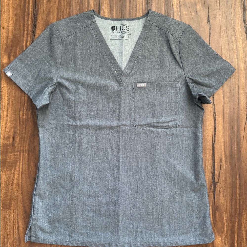 Figs Women's Graphite V-Neck Short Sleeve Scrub Top
